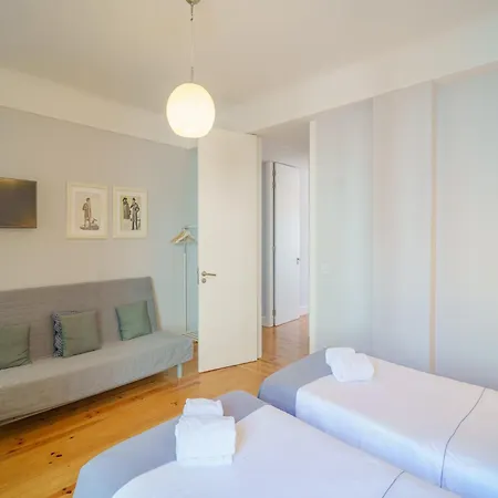 Apartment Feel Downtown Couture *